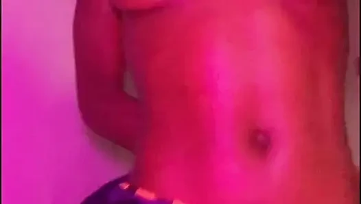 Одна камера, одна танцовщица, бесконечное внимание, Browngurl234