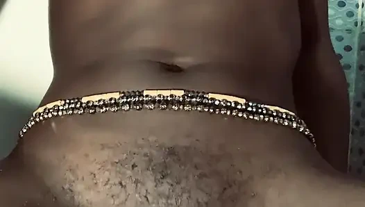 Cewek ebony panas browngurl234 menikmati saat solo di kamar mandi