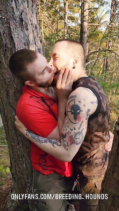 Horny straight bro blowing and kissing while on a mountain hike.