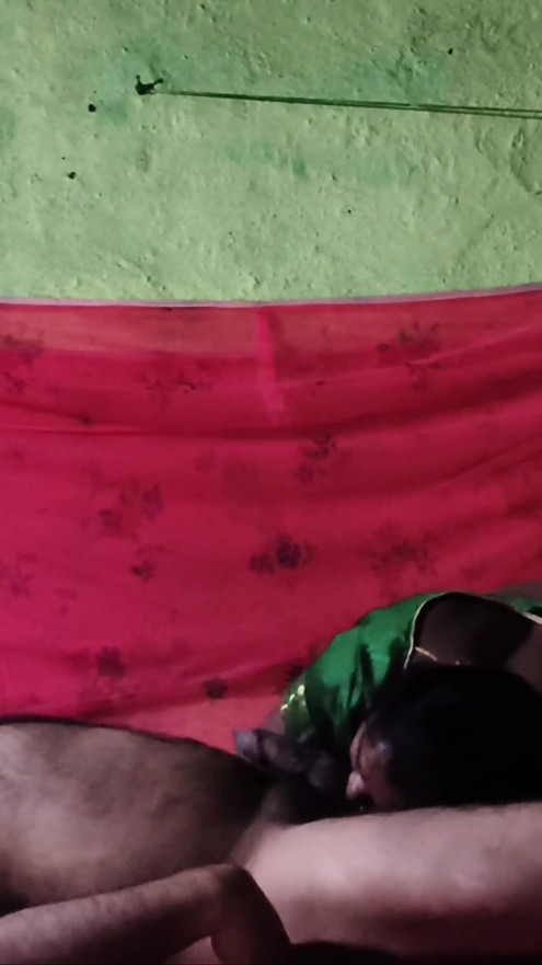Chico indio folla sexy caliente bhabi en su habitación