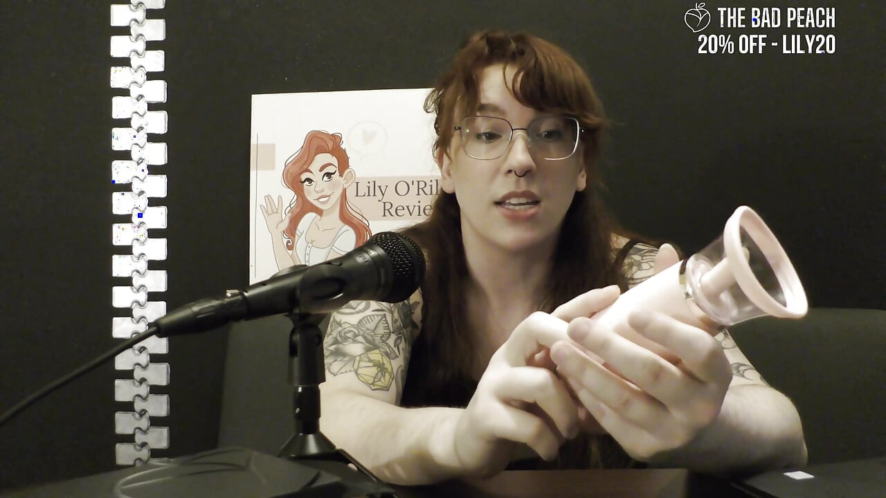 NSFW Review of the Honey Pistil Licking Vibrator From the Bad Peach