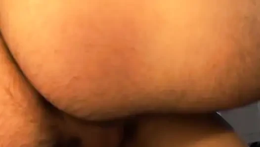 Mutlu Asyalı sürtük anal darbeyi bekliyor!