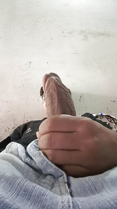 Jovem garoto fode menina em casa sozinha