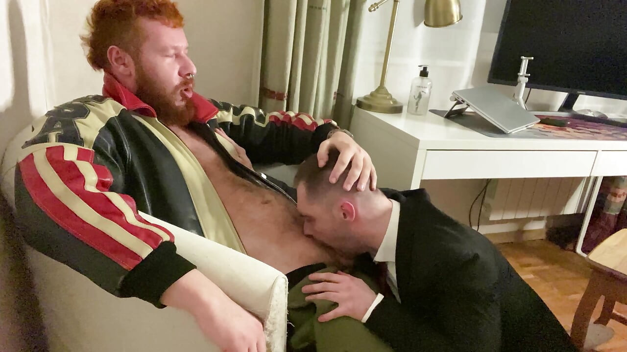 Dio 1. Menatplay. Uredski radnici Kinkysirius u odijelu žestoko jeban od kožnog medvjeda