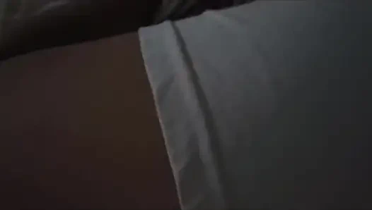 Aku merekam saudara tiriku tanpa dia sadari dan aku membelanya dan ngocok kontolnya