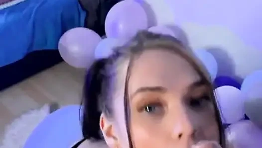 Omg! Aku suka banget nyepong kontol besarnya