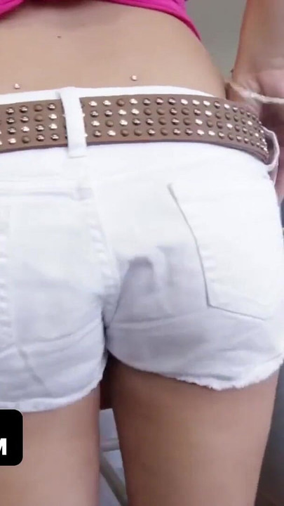 لحظة يجب مشاهدتها من "TeamSkeet - لاعبة جمباز صغيرة بمؤخرة مستديرة تحب أن تهيمن عليها وتضرب على السرير"