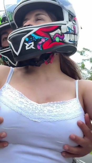 زوجة أبي تأخذني بعد الكلية وكل شيء يخرج عن السيطرة | مقطع 1