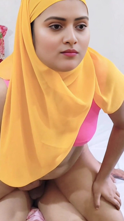 美しいヒジャブ、ムスリム、インドのデシ村の女の子、ドギースタイルのセックス動画。 | クリップ 1