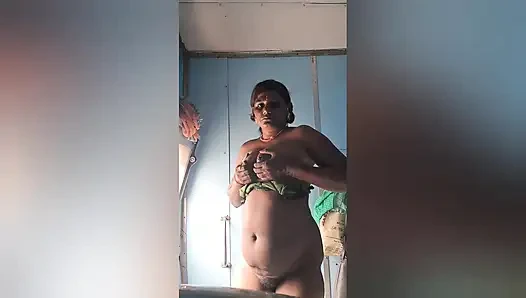 Loan emi ke Badle Bhabhi ji Ne Apne boobs pila diye or Lund ka pani bhi pinliya