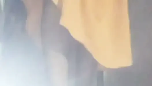Yenge, vajinasından su aldı ve ona yengesinin cinsiyetini gösterdi.