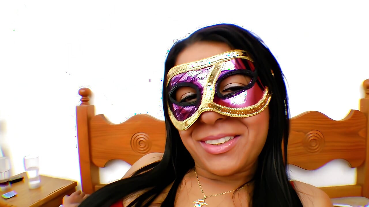 Mysterious Brunette: She Didn't Want to Take off Her Mask and Released Everything
