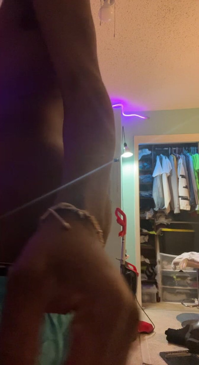 曲がったコックに興味がある人は誰?