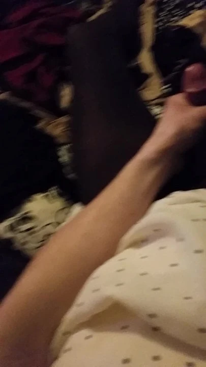 Sissy Sara cumming on her sheer black pantyhose