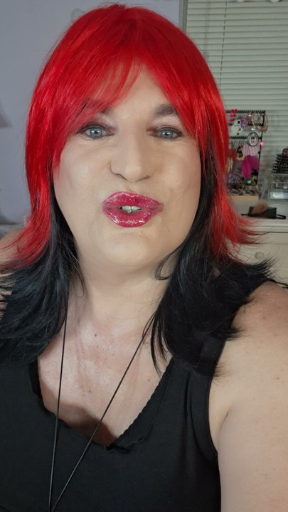 I am so hot and sweaty, would you cum get hot and sweaty with me? I will give you kisses and licks and let you fuck me!