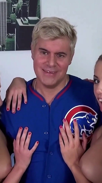 Cameramanul înfiorător transformă scenă lesbiană în sex în trei surpriză - vedere la persoana 1, imorală