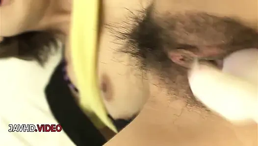 Sexy dünnes asiatisches schätzchen yui Misaki wird frech mit Spielzeug für intensives vergnügen