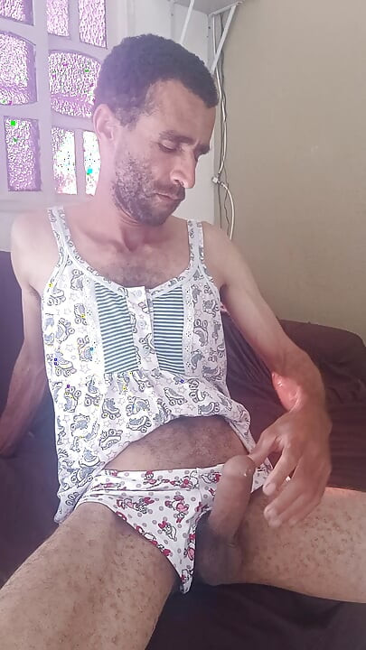 Masturbando na sala de estar até eu gozar