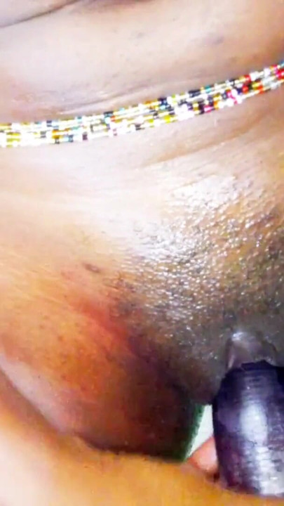 Kadın mastürbasyonu! Erkek arkadaşının sikişini kaçırdı ve kendi zevkinin tadını çıkarmaya karar verdi, çok ıslak ve ateşli amcık | Klip 1