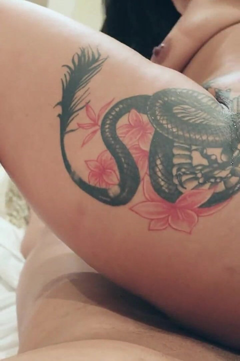 Young Ends up with a Hard Cock Thanks to Her Sexy Big Ass Stepmom