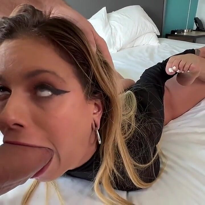 Hot blondine Jesse elsker at spise min røv og er klar til at blive kneppet som den tøs, hun er!