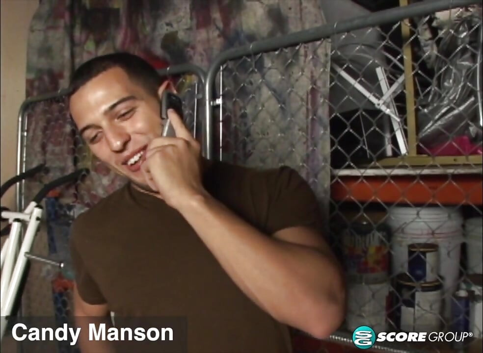 Candy Manson trong giai điệu vú to