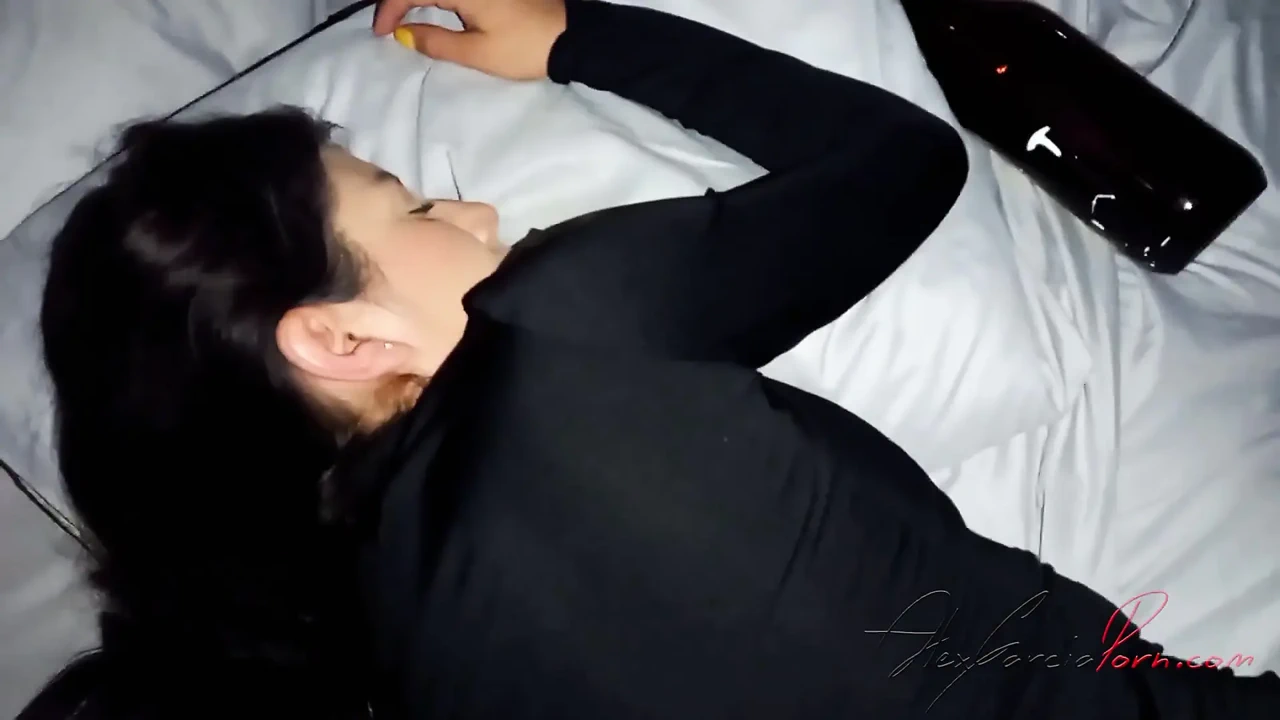 我的继母让我操她, 条件是让她休息