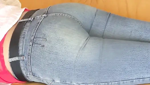 Приходят друзья моего пасыка и дают мне порции спермы в мою задницу, я обожаю их твердые члены.