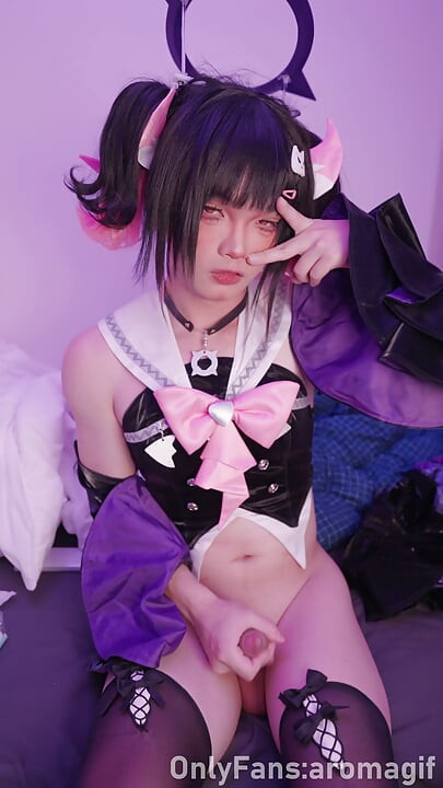 ZZZ-Cute femboy cosplay Nangong Yu masturbating and cumshot