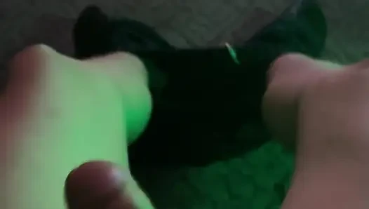 Yarakla mastürbasyon yapıyor