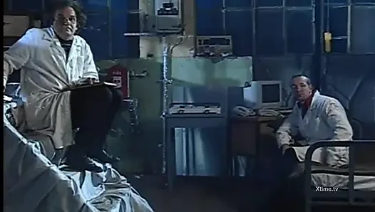 Gara-gara nggak cukup muasin lubang pantatku pakai dildo, tiba-tiba muncul lidah yang berpengalaman untuk dijilat!