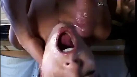 Сучки в тройничке с глубокой глоткой и шпилкой киски