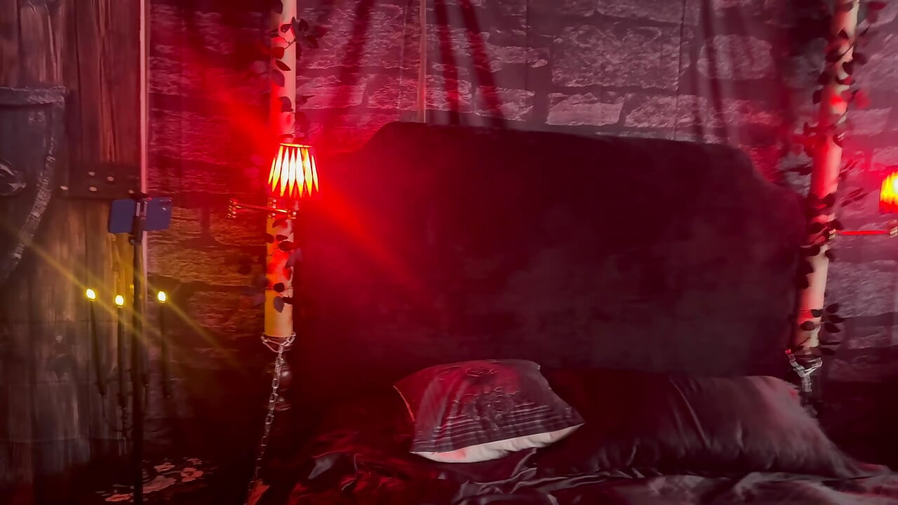Part 1:-Lanista Bear & Tawsema spanking session in the vamp room!