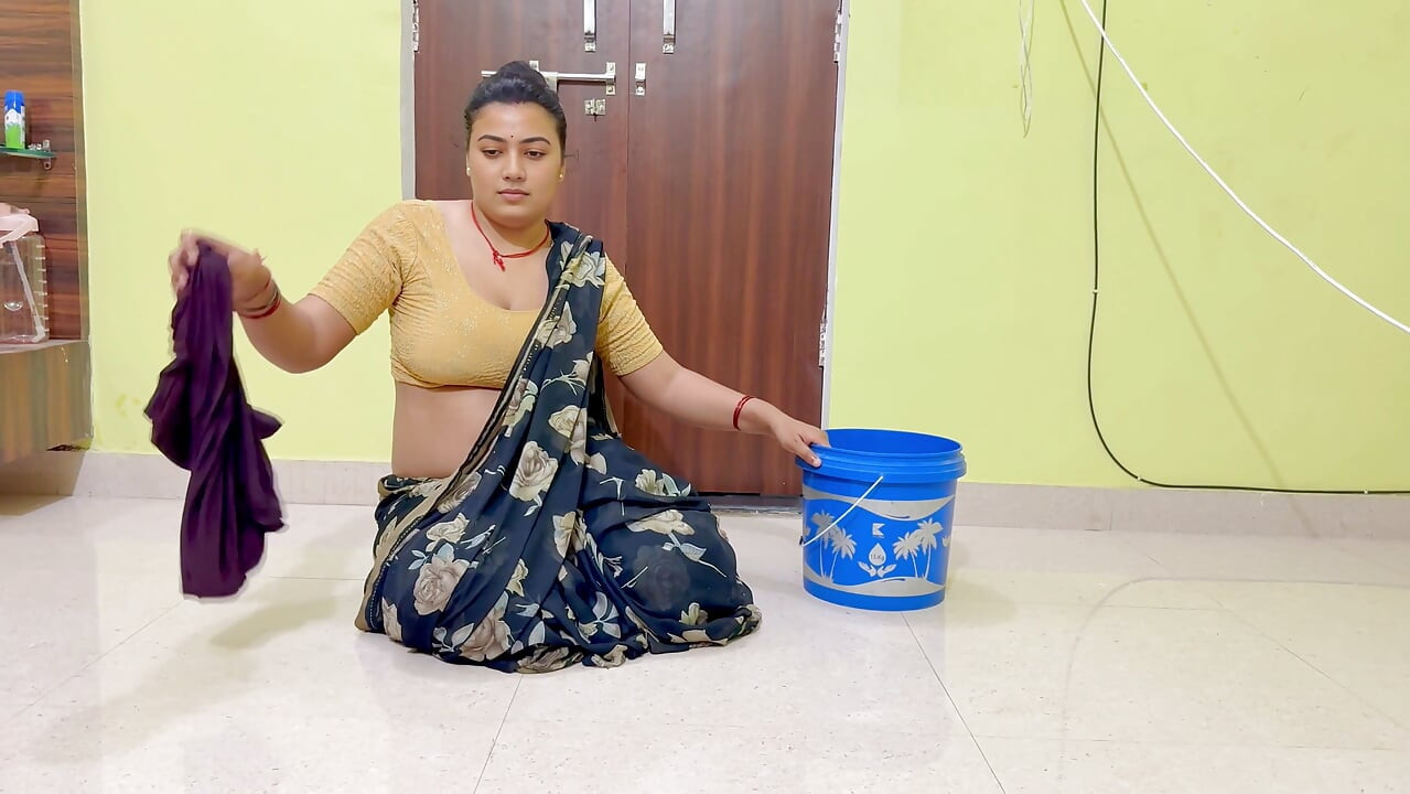 I was cleaning the house, I was on the boss and my back was hurting a lot, my boss give me relief, Full Hindi Viral Video