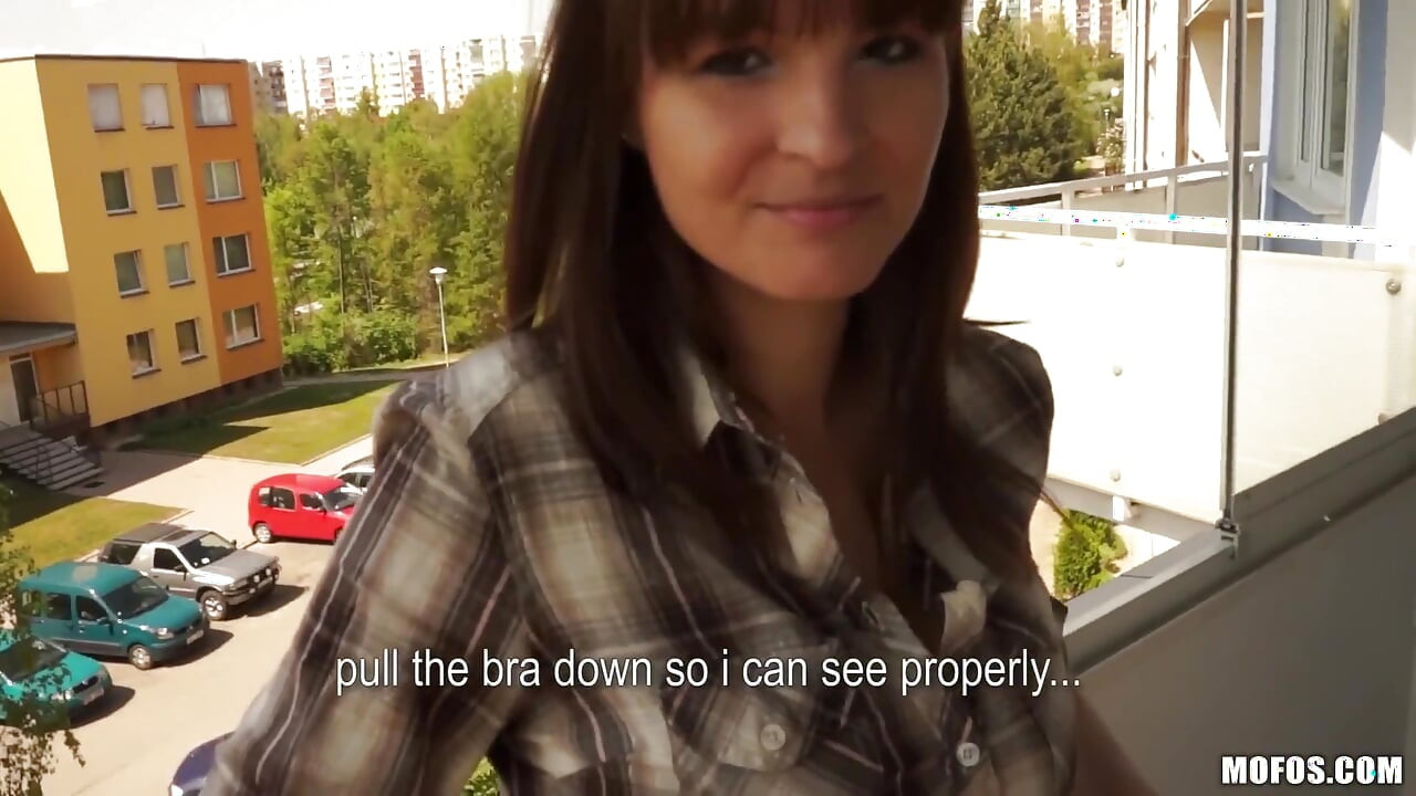 Pickups - Big Natural Rita Peach Gives Stranger a Handjob