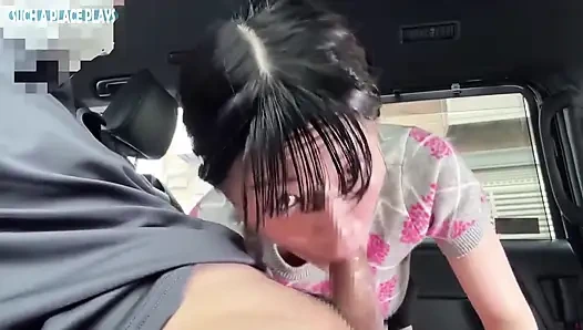 Auto-begegnung mit einer vollbusigen schönheit. eine intime lektion, die mit einem überwältigenden ende endet