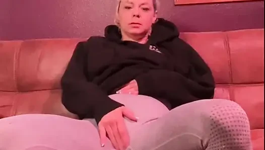 Mainin memek dengan legging