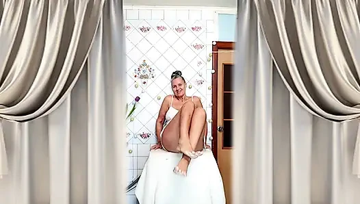 Hot housewife Lukerya. A mature Ukrainian woman shows off her figure and poses for the camera at home.