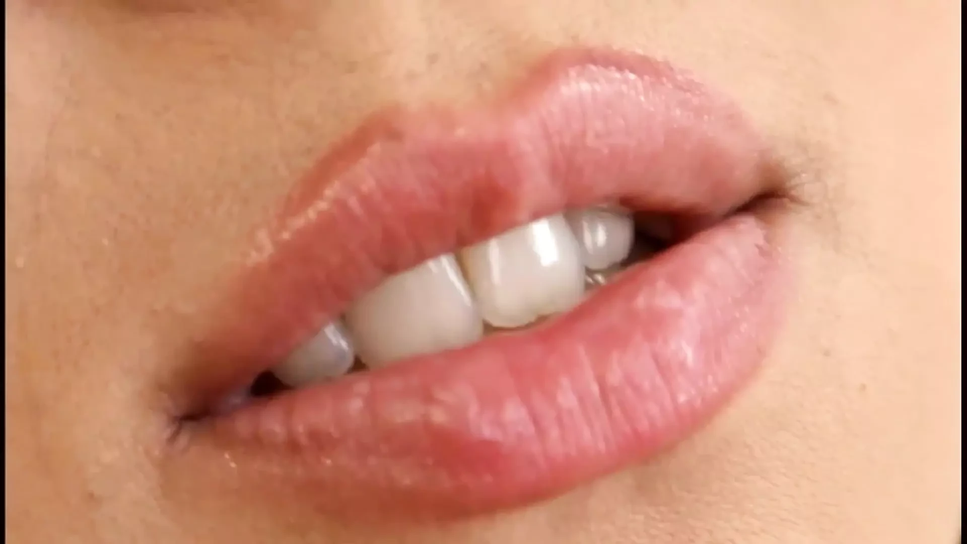 Great Natural Sexy Babe you wanna fuck and come on her solo