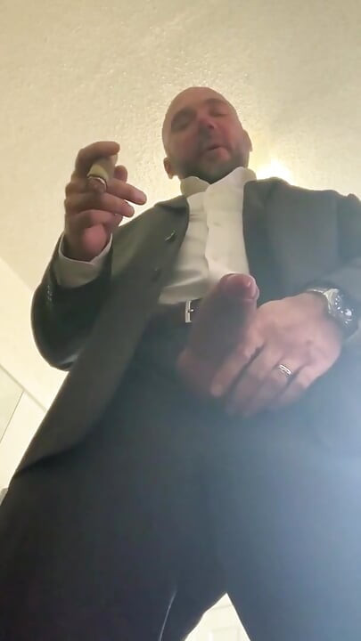 Sph, hardcore, ponižavajuće, odijelo, cigara!