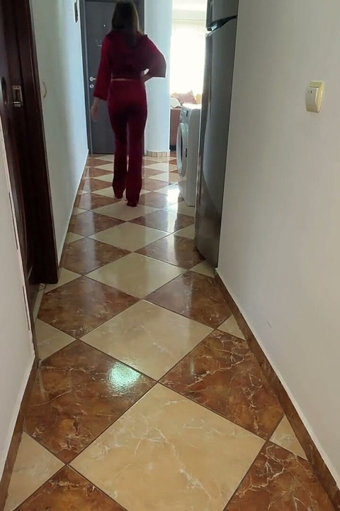 Red Velvet Fart Queen
