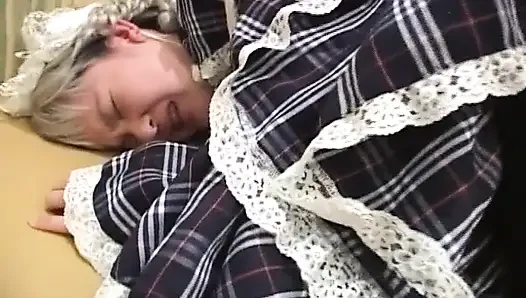 Kekasih remaja terikat mengambil dildo tebal dalam-dalam