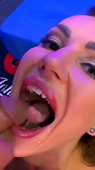 Tatjana Young Gangbang - Brutal Deepthroat & Cum Overflow | klip 1