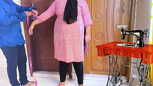 Terzi ve iri güzel kadın ateşli müşteri dükkanda sikişiyor