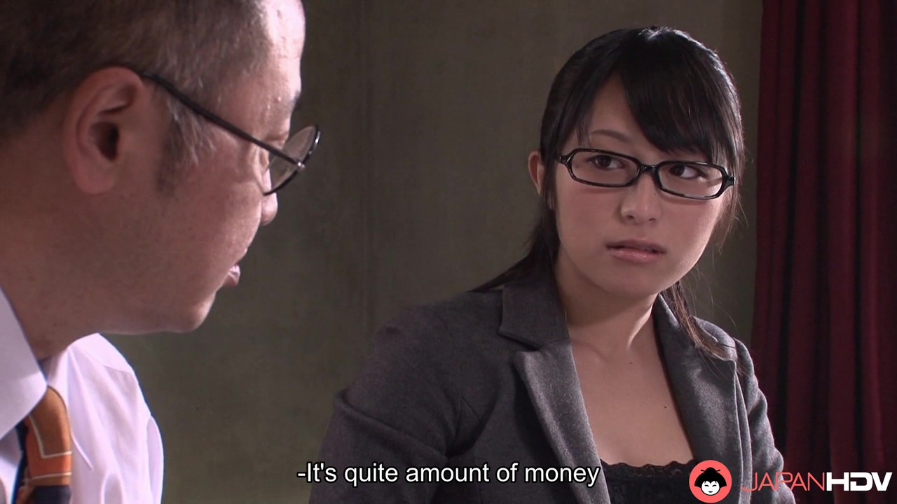 日本办公室女士nana kunimi在办公室里吮吸鸡巴，无码。