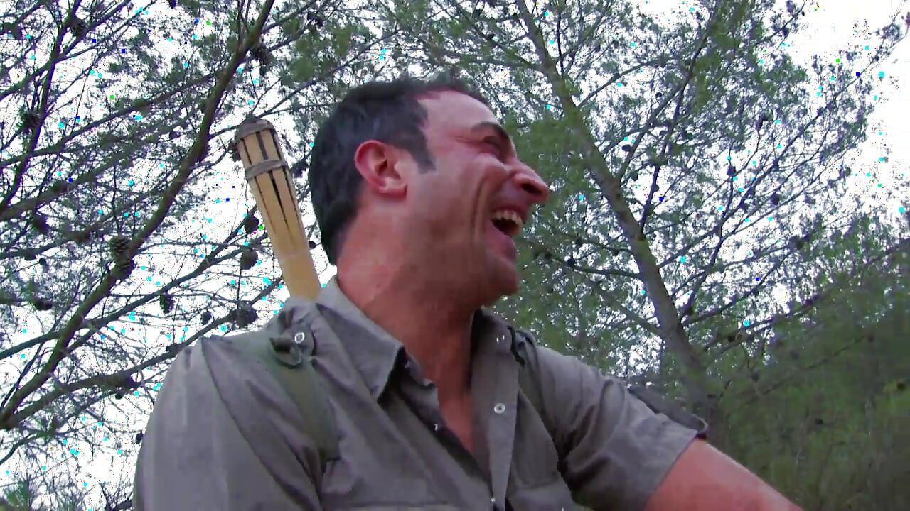 Două fete fierbinți prinse la țară lingând pizda și futute