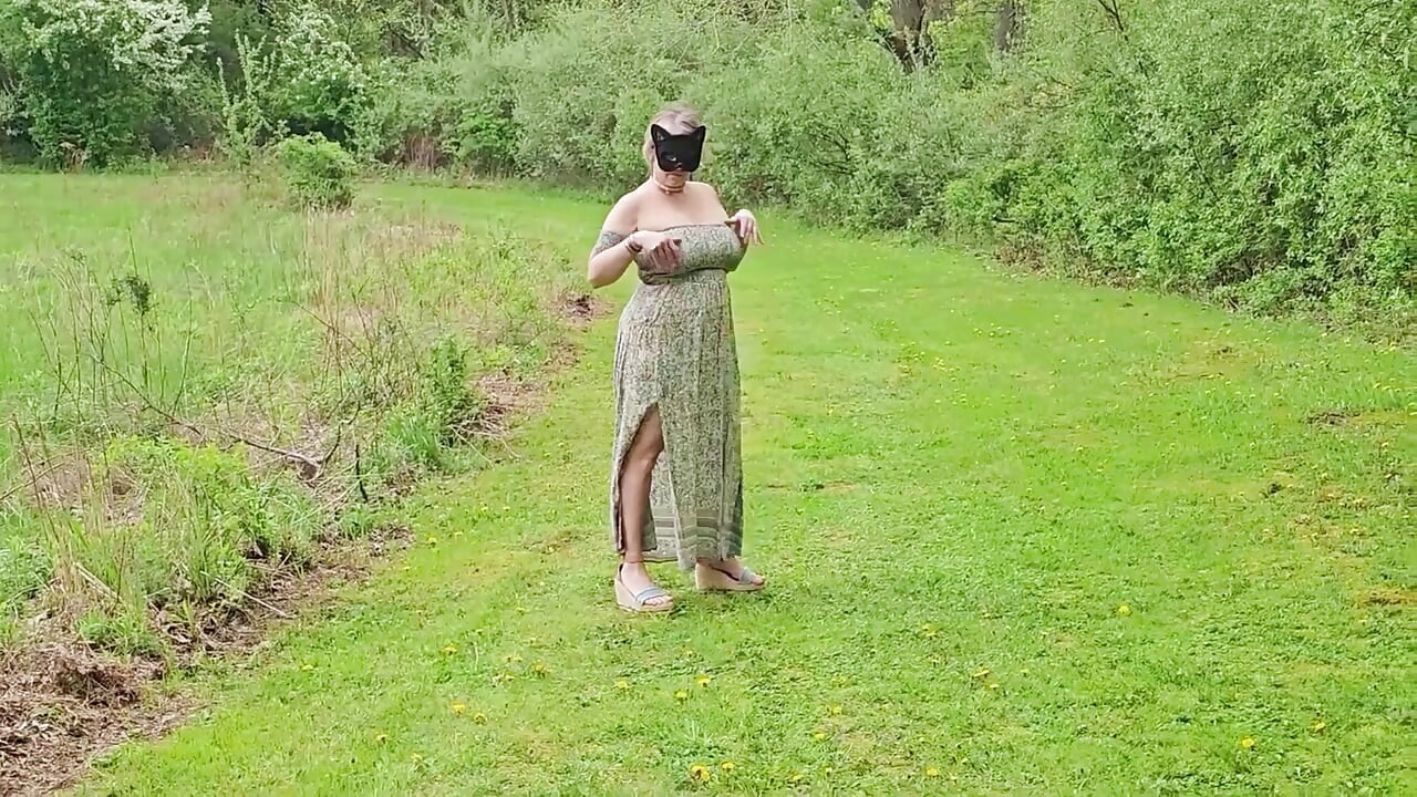 ONLYFANS LEAK - ディワリ祭が近づいています...。ママ愛人木曜日、裏庭でボリウッドに行く