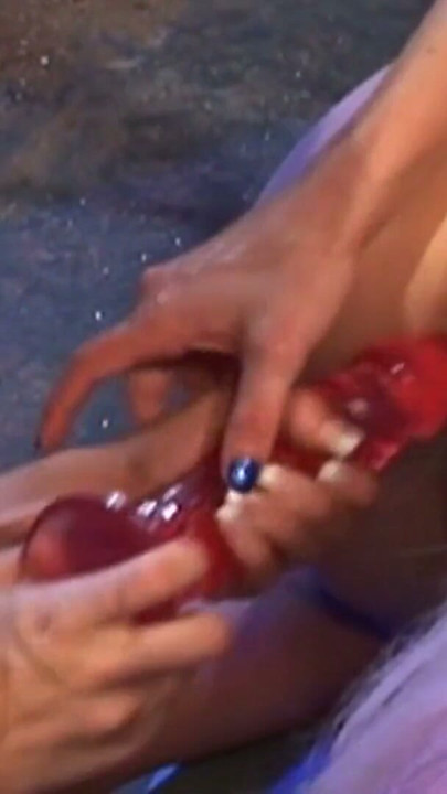 5 lésbicas loucas fodem os seus cus com dildos enormes | Clip 3