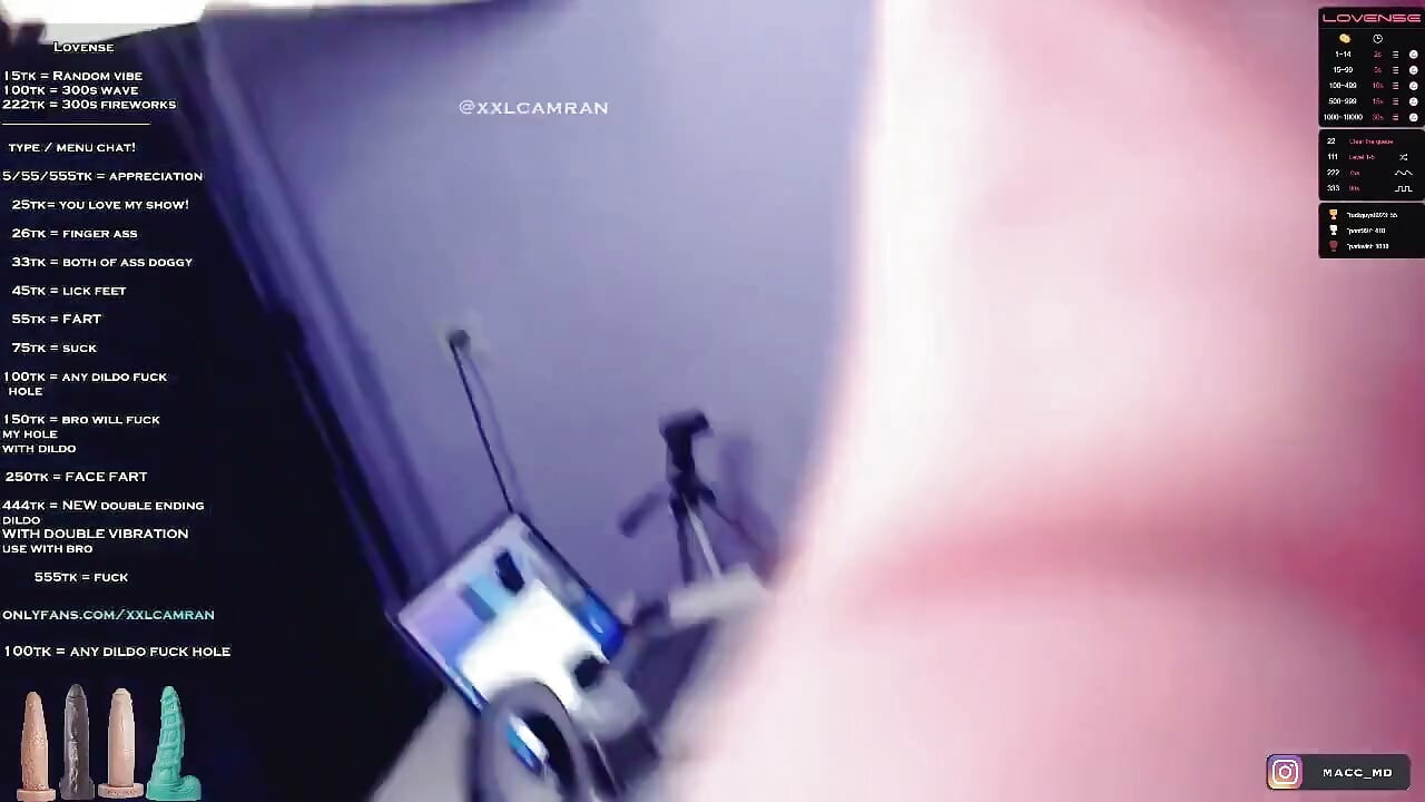 Geile grote jongen neukt mijn dikke kont totdat hij in me klaarkomt