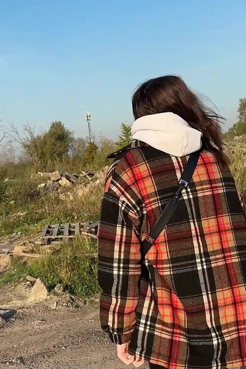 젖은 오럴로 끝나는 스트립 핸드 슬랩의 스릴 넘치는 게임